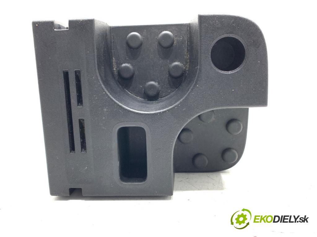 SKODA KAROQ SUV 2019 140 kW 2.0 TSI 4x4 1984 Držiak na nápoje  (Držiak (úchyt) na nápoje)