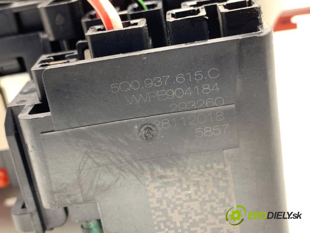 SKODA KAROQ SUV 2019 140 kW 2.0 TSI 4x4 1984 skříňka poistková 5Q0937615C (Pojistkové skříňky)