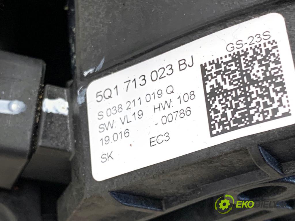 SKODA KAROQ SUV 2019 140 kW 2.0 TSI 4x4 1984 Kulisa 5Q1713023BJ (Rýchlostná páka (kulisa))