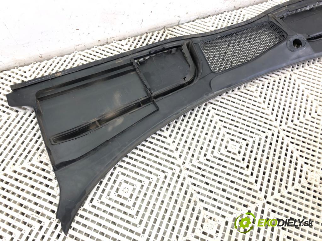 AUDI A5 F5 liftback 2017 140 kW 2.0 TDI quattro 1968 torpédo plast pod čelní okno 8W1819403 (Torpéda)