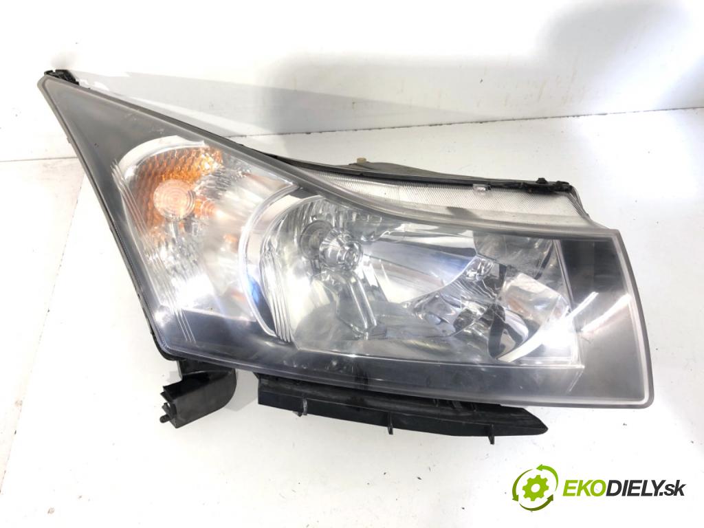 CHEVROLET CRUZE liftback 2011 91 kW 1.6 1598 Svetlomet pravy predný 