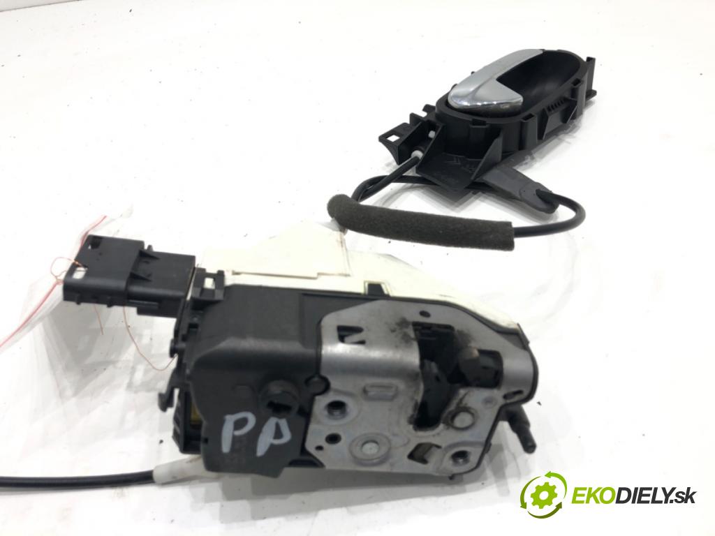 PEUGEOT 308 I liftback 2009 66 kW 1.6 HDi 1560 zámok dveře pravý přední část 
