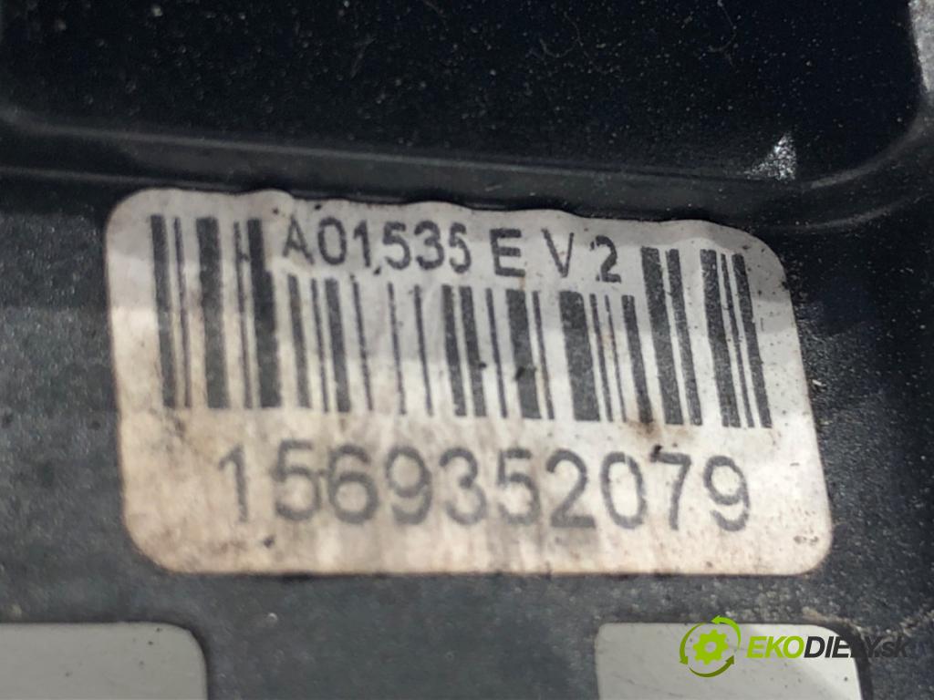 PEUGEOT 308 I liftback 2009 66 kW 1.6 HDi 1560 zámok dveře pravý přední část