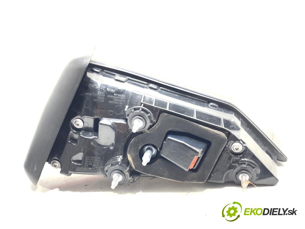 AUDI A5 F5 liftback 2017 140 kW 2.0 TDI quattro 1968 světlo zadní část levá strana vnitřní 8W6945093B (Klika dveří ostatní)