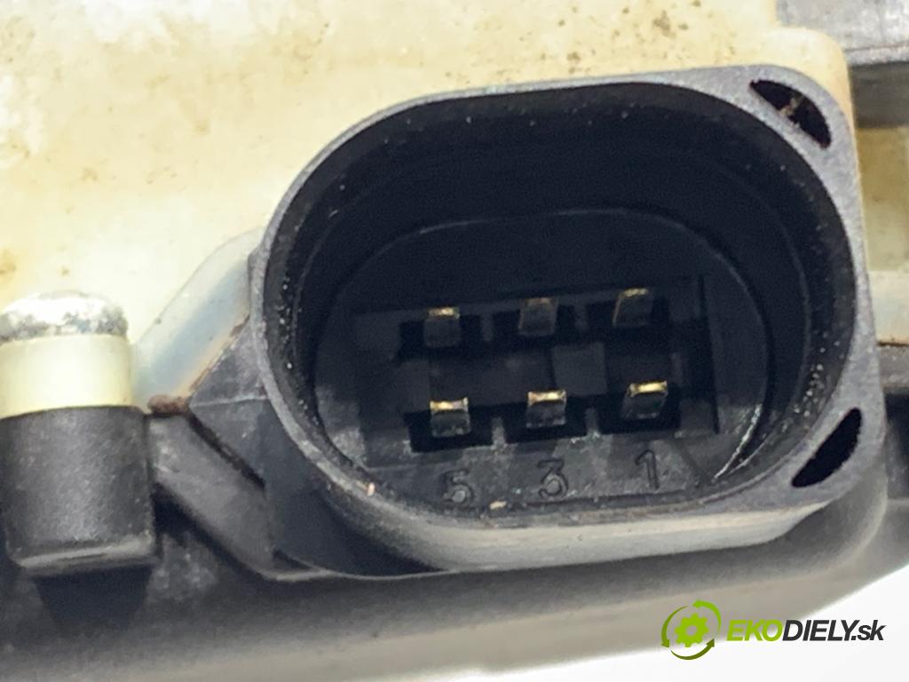 VW PASSAT B5 FL sedan 2001 110 kW 1.8 T 20V 1781 zámok dveře levý zadní část