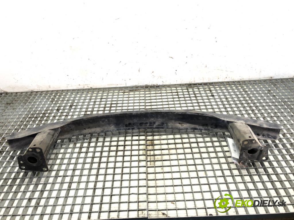 VW PASSAT B5 FL sedan 2001 110 kW 1.8 T 20V 1781 výztuha nárazníka přední část  (Výztuhy přední)