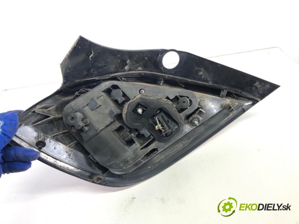 OPEL ASTRA H liftback 2005 77 kW 1.6 (L48) 1598 světlo pravý zadní část