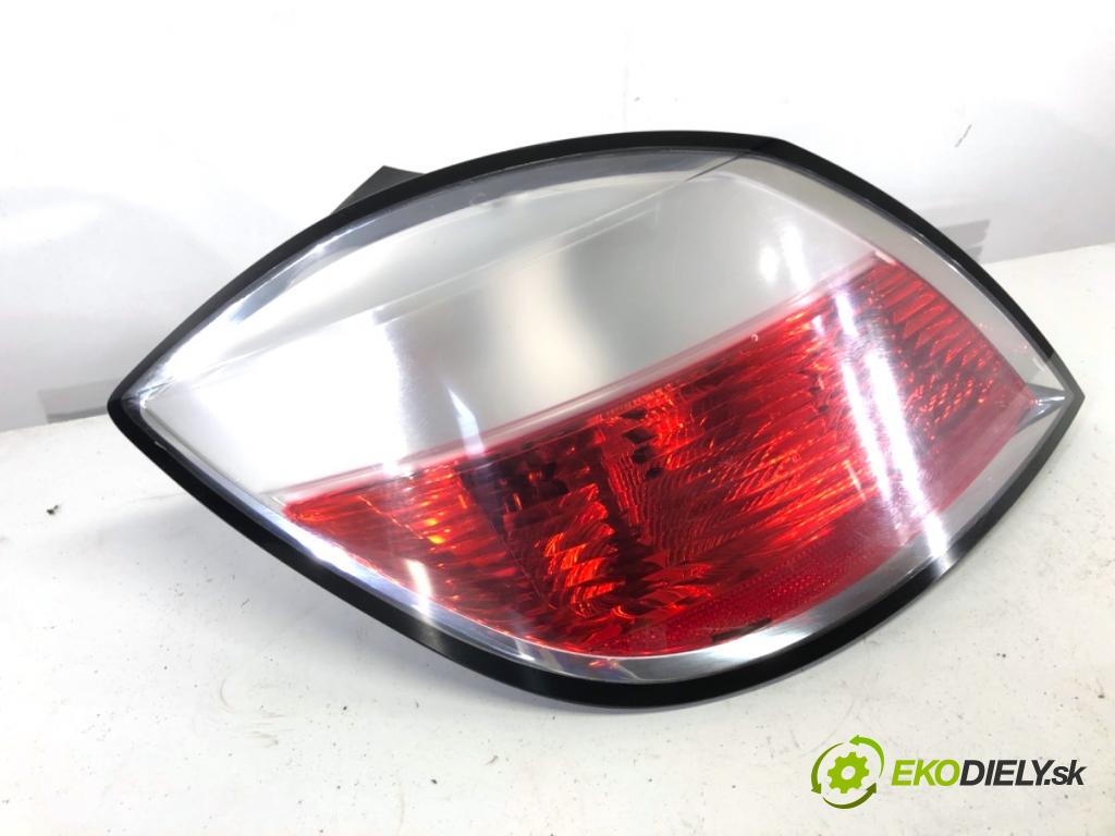 OPEL ASTRA H liftback 2005 77 kW 1.6 (L48) 1598 světlo levý zadní část 