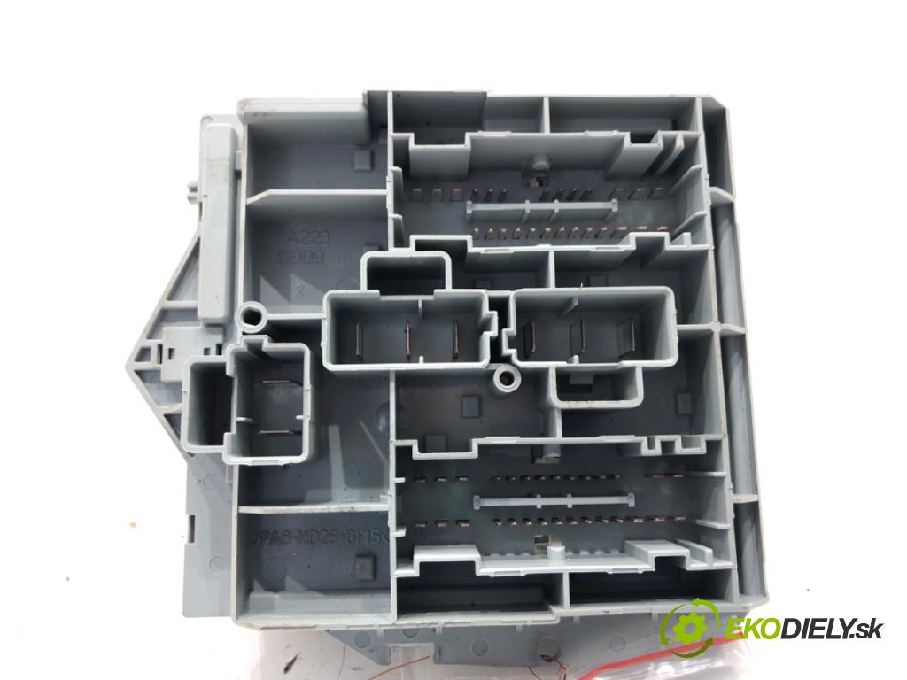 FIAT CROMA Kombi 2007 103 kW 1.8 16V 1796 Skrinka poistková 51738105 (Poistková skrinka)