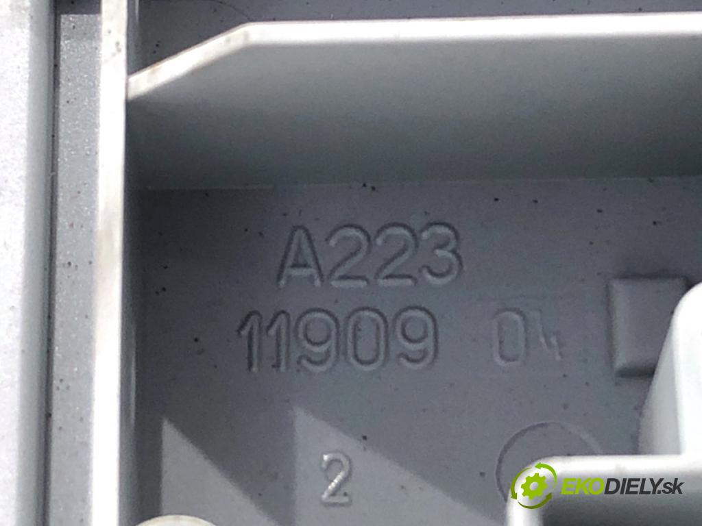 FIAT CROMA Kombi 2007 103 kW 1.8 16V 1796 Skrinka poistková 51738105 (Poistková skrinka)