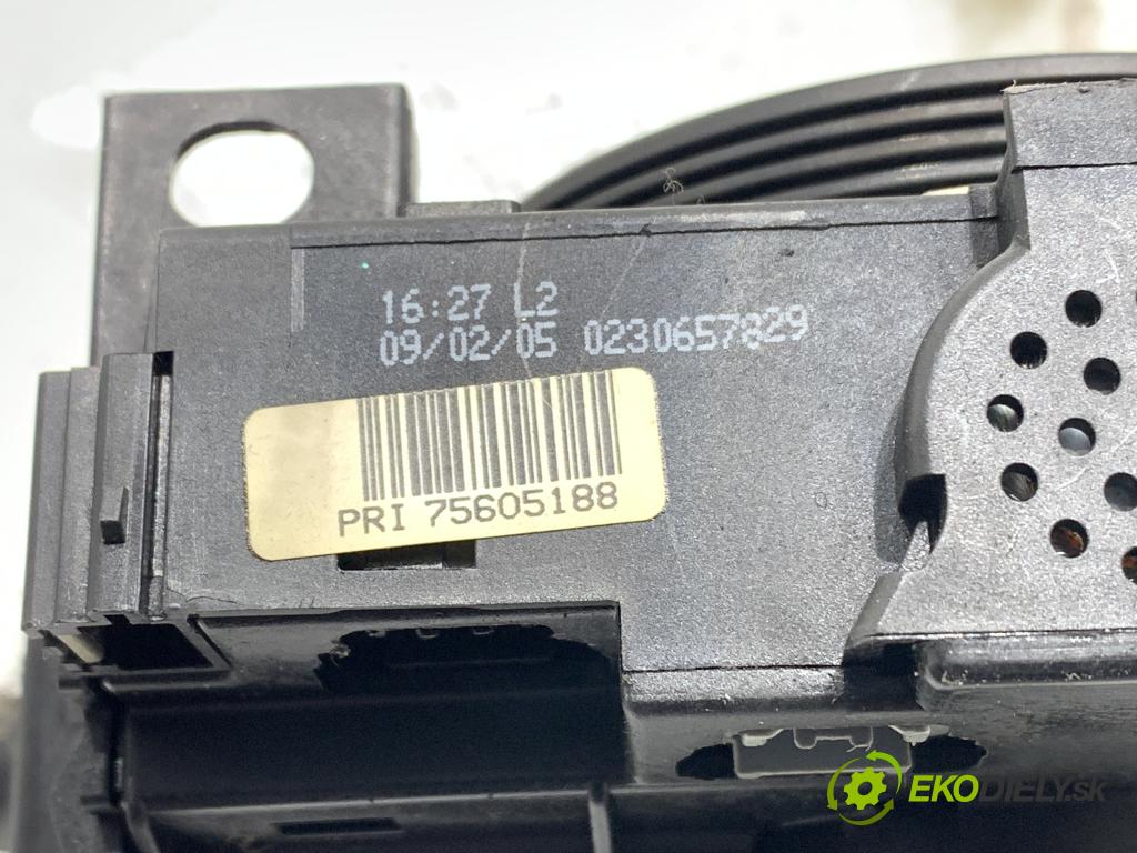 CITROEN XSARA PICASSO nadwozie wielkoprzestrzenne (MPV) 2005 80 kW 1.6 HDi 1560 Prepínač kombinovaný 96574694XT (Prepínacie páčky pod volantom)