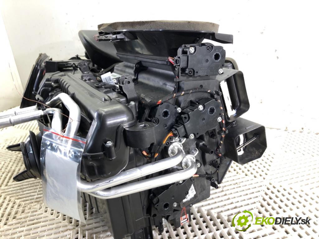 AUDI A4 B9 Kombi 2024 110 kW 35 TFSI Mild Hybrid 1984 topné těleso radiátor topení komplet KOMBAJN 8W1820001AK (Radiátory topení)