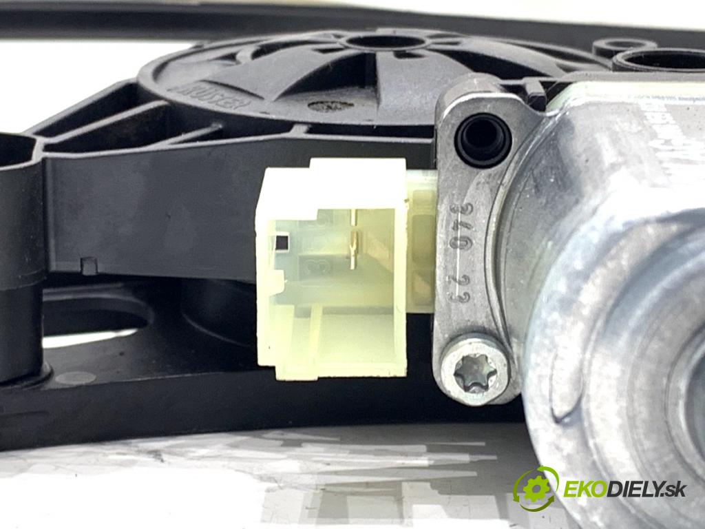 AUDI A4 B9 Kombi 2024 110 kW 35 TFSI Mild Hybrid 1984 mechanismus okna pravý zadní část 8W0839462A
