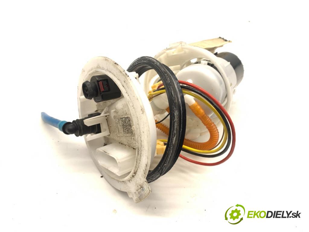 AUDI A4 B9 Kombi 2024 110 kW 35 TFSI Mild Hybrid 1984 pumpa paliva 8W0919087L
