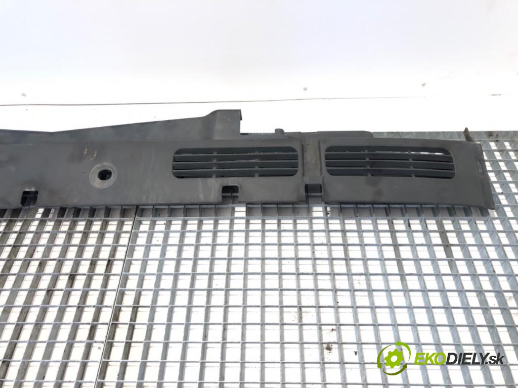 VOLVO FH12 Platforma / podwozie 1997 279 kW FH 12/380 279 kW [379 KM] olej napędowy 1993 - 2005 12132 torpédo plast pod čelní okno 8189295 (Torpéda)