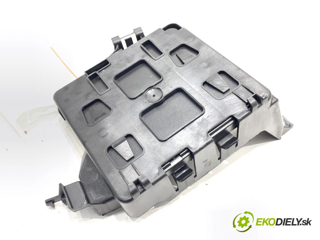 AUDI A4 B9 Kombi 2024 110 kW 35 TFSI Mild Hybrid 1984 Modul komfortu 8W1907064 (Modul komfortu)