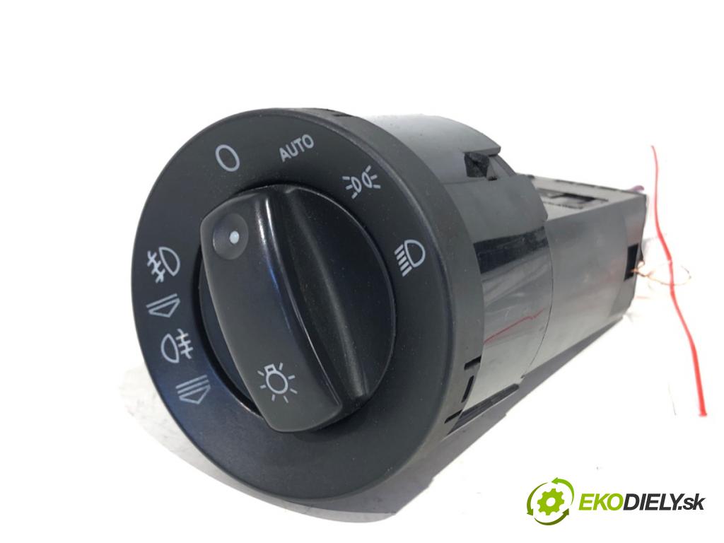 SEAT EXEO sedan 2009 105 kW 2.0 TDI 1968 spínač světel 8E0941531D