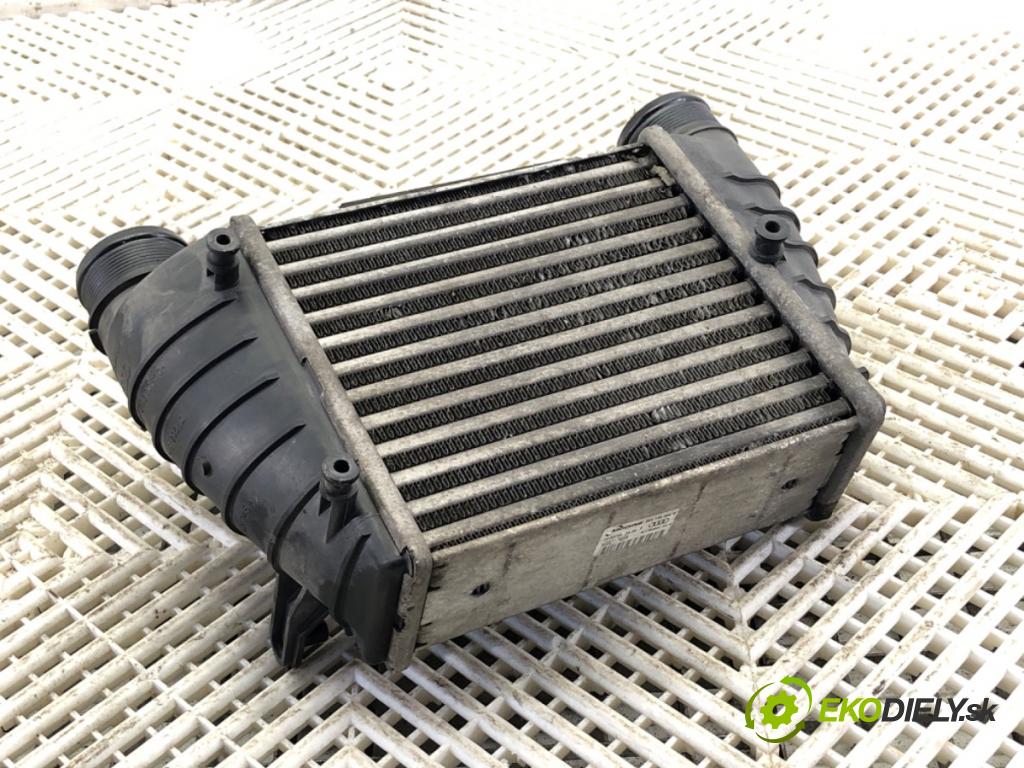 SEAT EXEO sedan 2009 105 kW 2.0 TDI 1968 intercooler pravý 8E0145806Q (Chladiče nasávaného vzduchu (intercoolery))