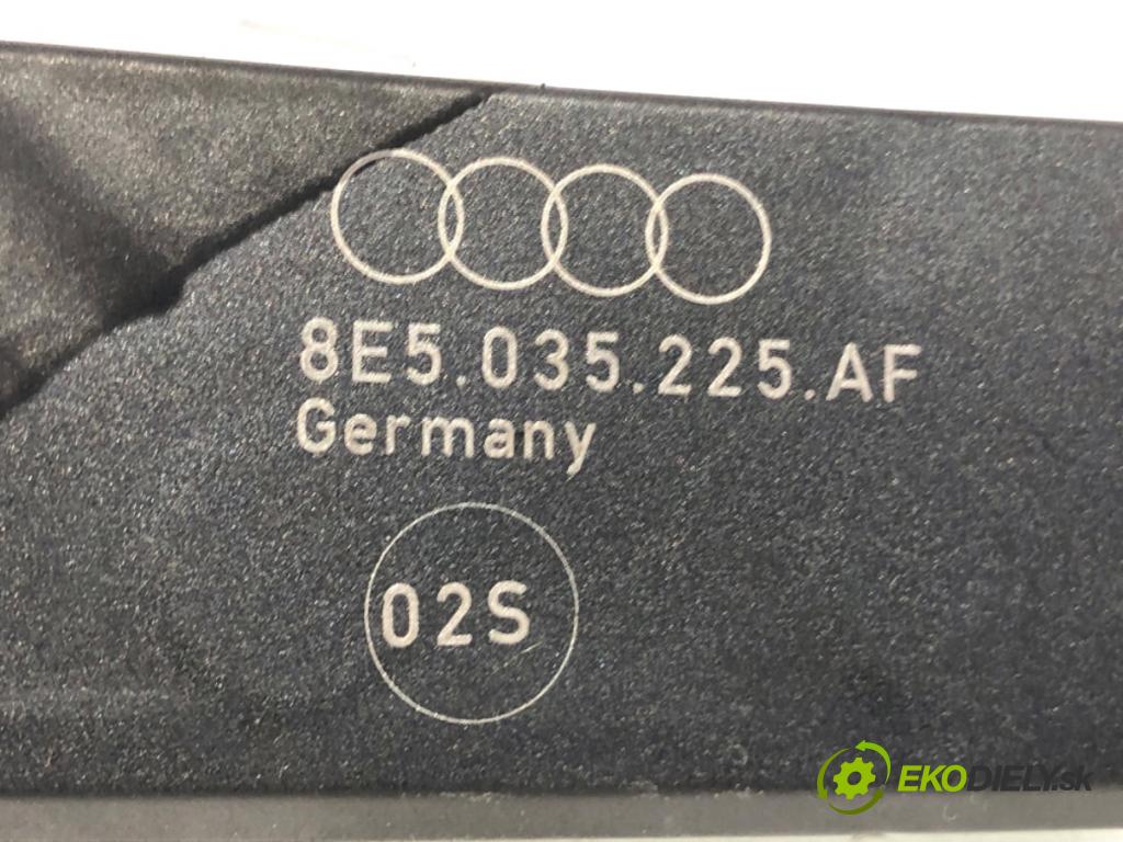 SEAT EXEO sedan 2009 105 kW 2.0 TDI 1968 Zosilňovač Antenní: 8E5035225AF (Zosilňovač)