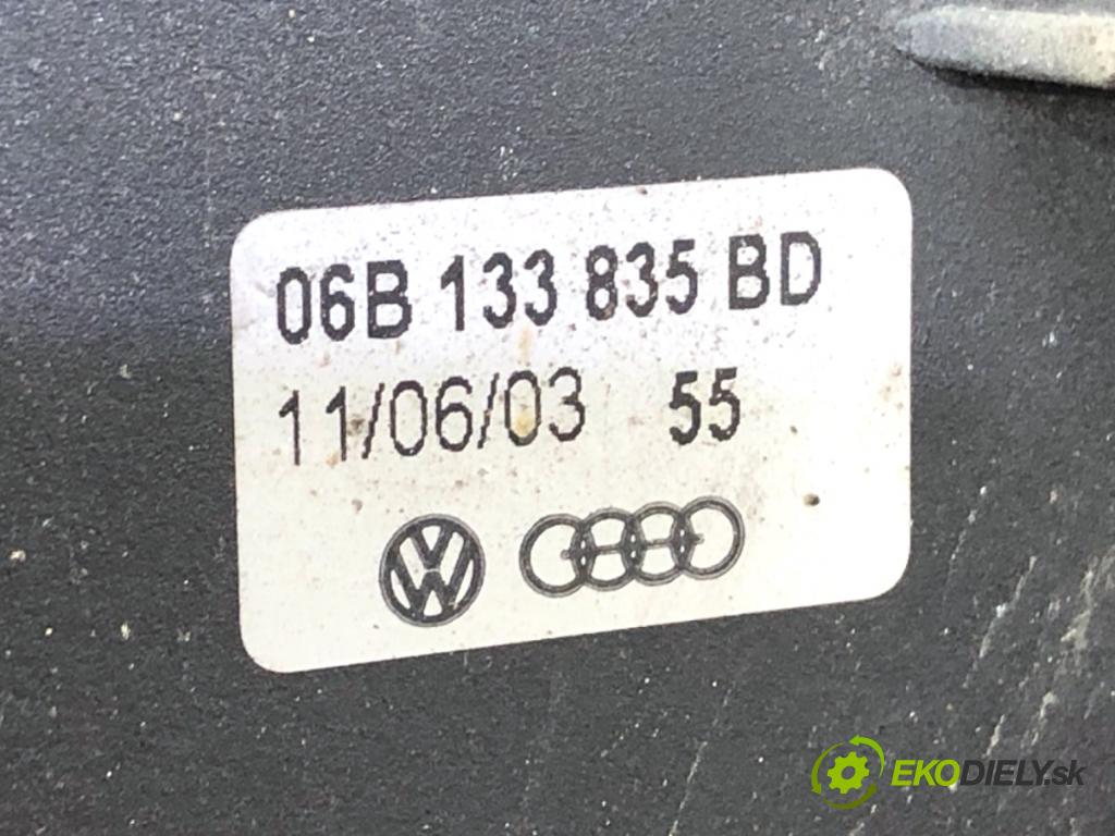 AUDI A4 B6 sedan 2003 96 kW 2.0 1984 obal filtra vzduchu 06B133835BD (Kryty filtrů)
