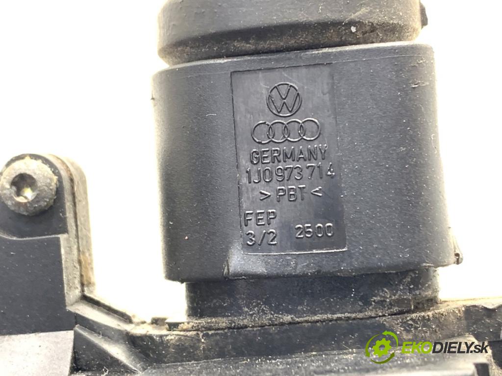 AUDI A4 B6 Kombi 2002 96 kW 2.0 1984 zámok dveře pravý zadní část 8E0839016C