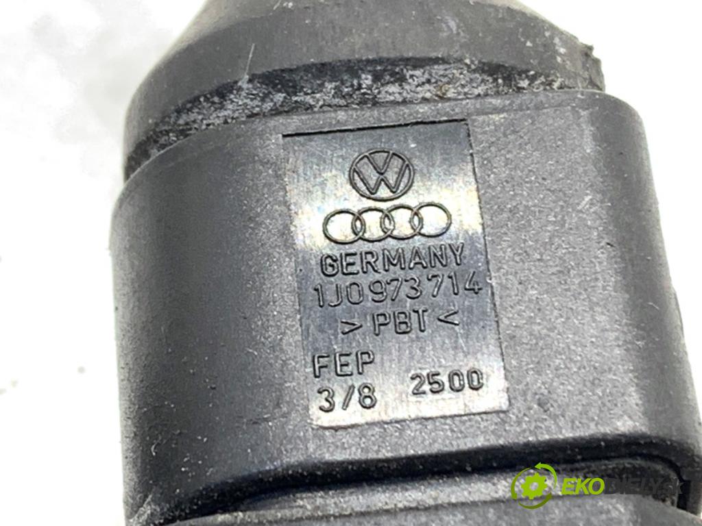 AUDI A4 B6 Kombi 2002 96 kW 2.0 1984 zámok dveře levý zadní část 8E0839015C