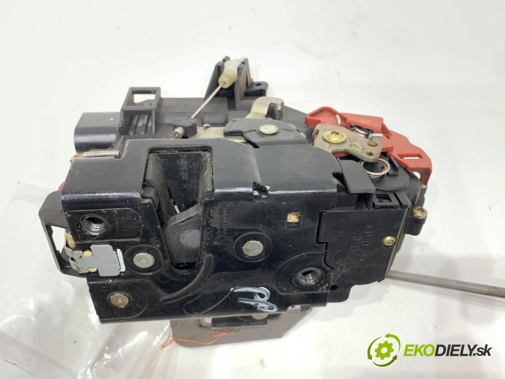 AUDI A4 B6 Kombi 2002 96 kW 2.0 1984 zámok dveře pravý přední část 8E1837016C