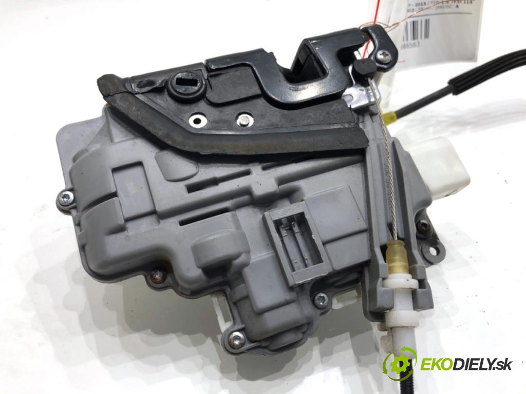 AUDI A4 B8 sedan 2008 118 kW 1.8 TFSI 1798 zámok dveře pravý zadní část