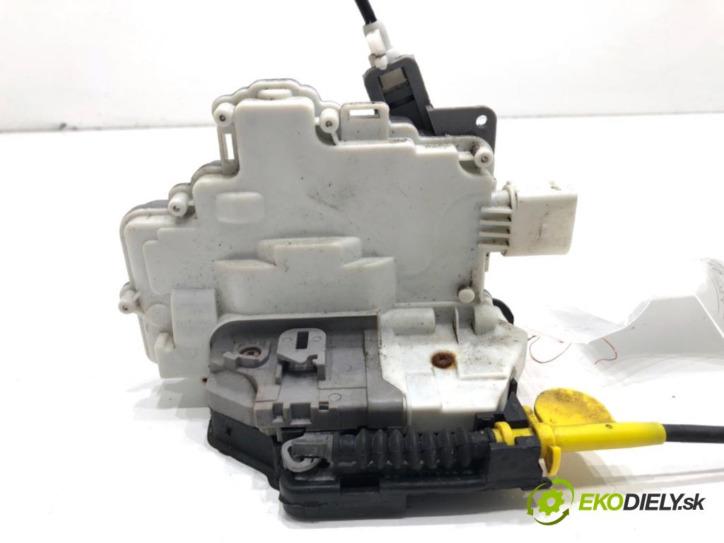 AUDI A4 B8 sedan 2008 118 kW 1.8 TFSI 1798 zámok dveře pravý zadní část
