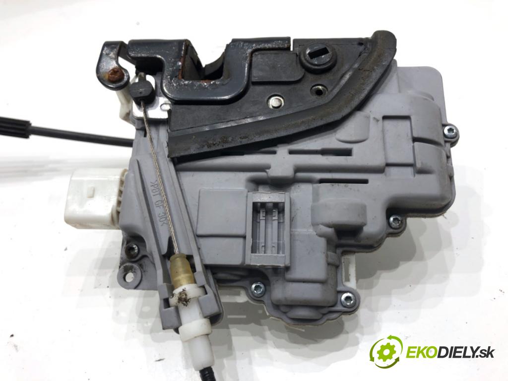 AUDI A4 B8 sedan 2008 118 kW 1.8 TFSI 1798 zámok dveře levý zadní část