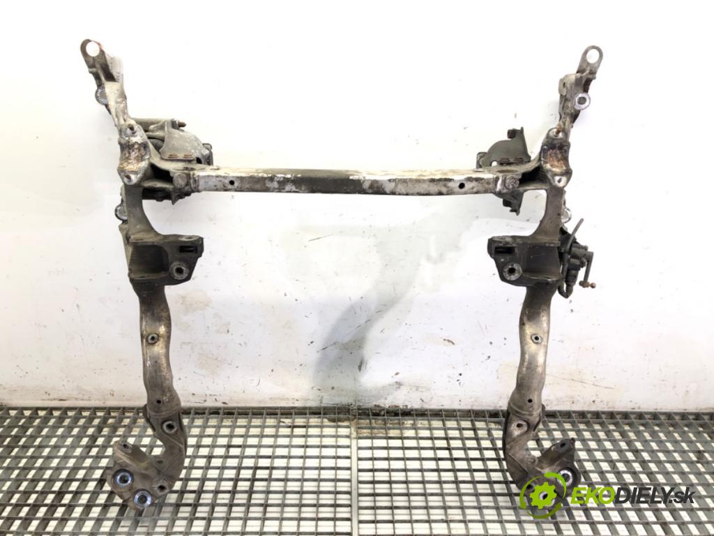 AUDI A4 B8 sedan 2008 118 kW 1.8 TFSI 1798 výztuha pod motor  (Výztuhy přední)