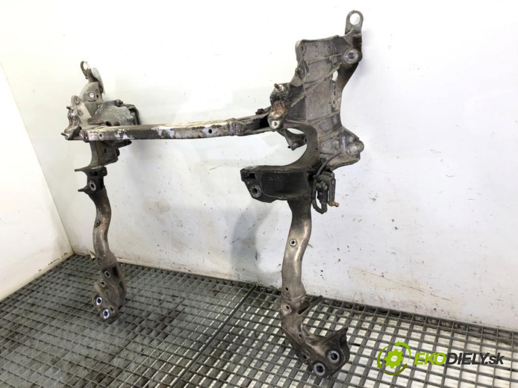 AUDI A4 B8 sedan 2008 118 kW 1.8 TFSI 1798 výztuha pod motor  (Výztuhy přední)