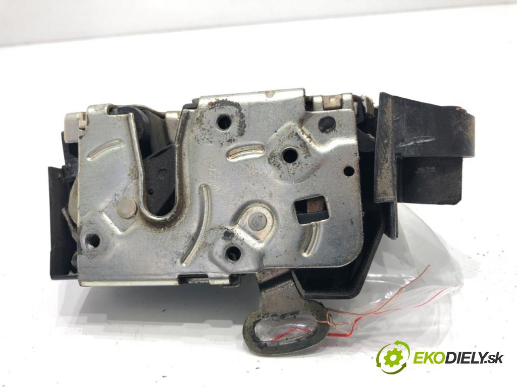 LAND ROVER FREELANDER I samochód terenowy zamknięty 2001 88 kW 1.8 i 16V 4x4 1796 zámok dveře pravý přední část 