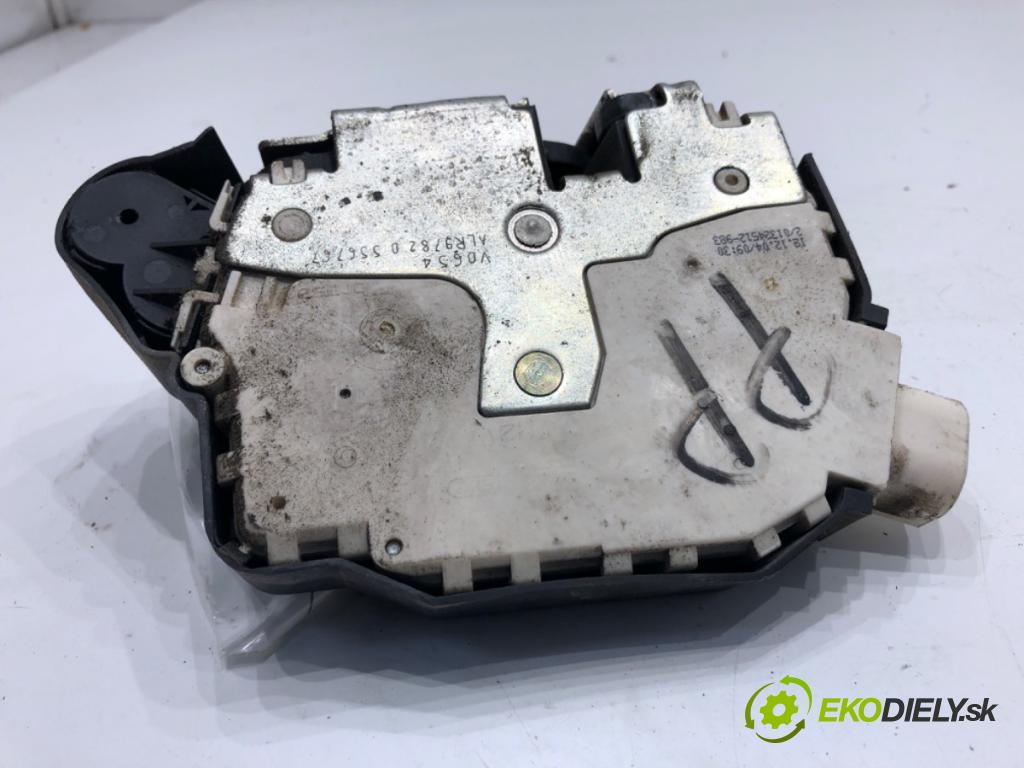 LAND ROVER FREELANDER I samochód terenowy zamknięty 2001 88 kW 1.8 i 16V 4x4 1796 zámok dveře pravý přední část