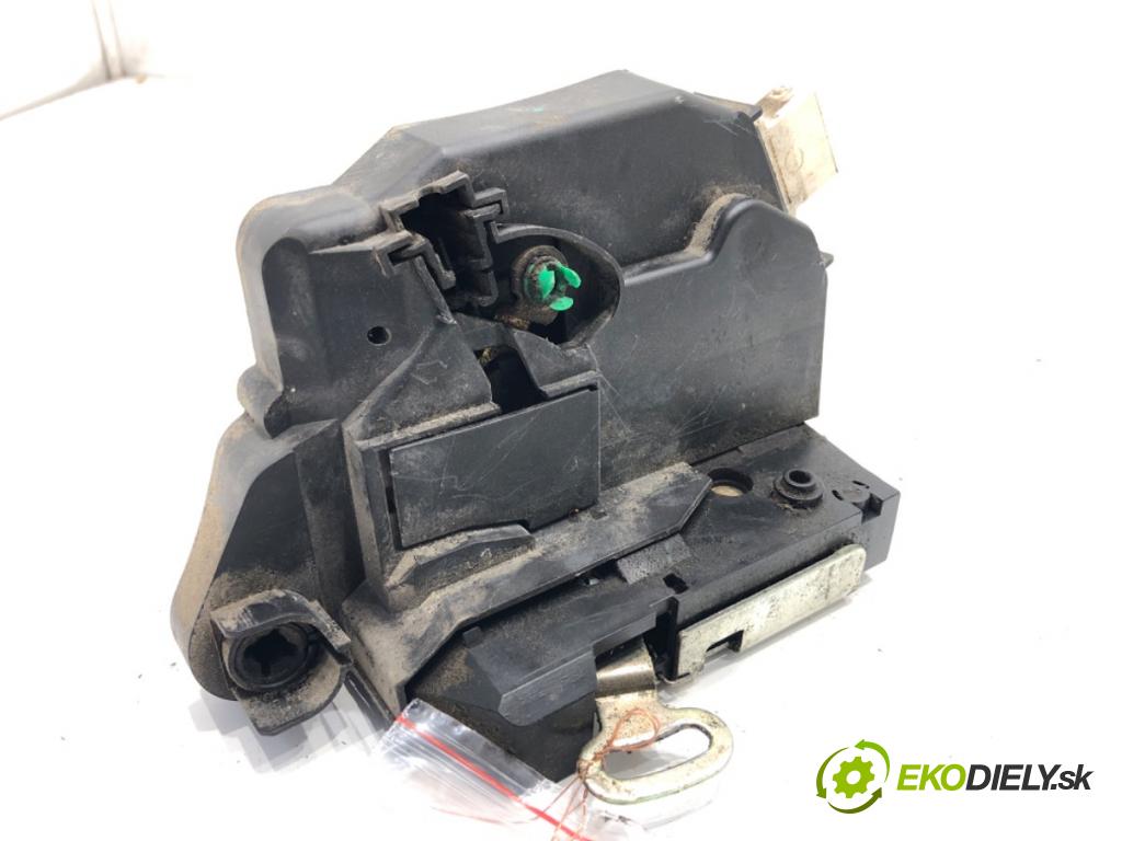 LAND ROVER FREELANDER I samochód terenowy zamknięty 2001 88 kW 1.8 i 16V 4x4 1796 zámok dveře pravý přední část