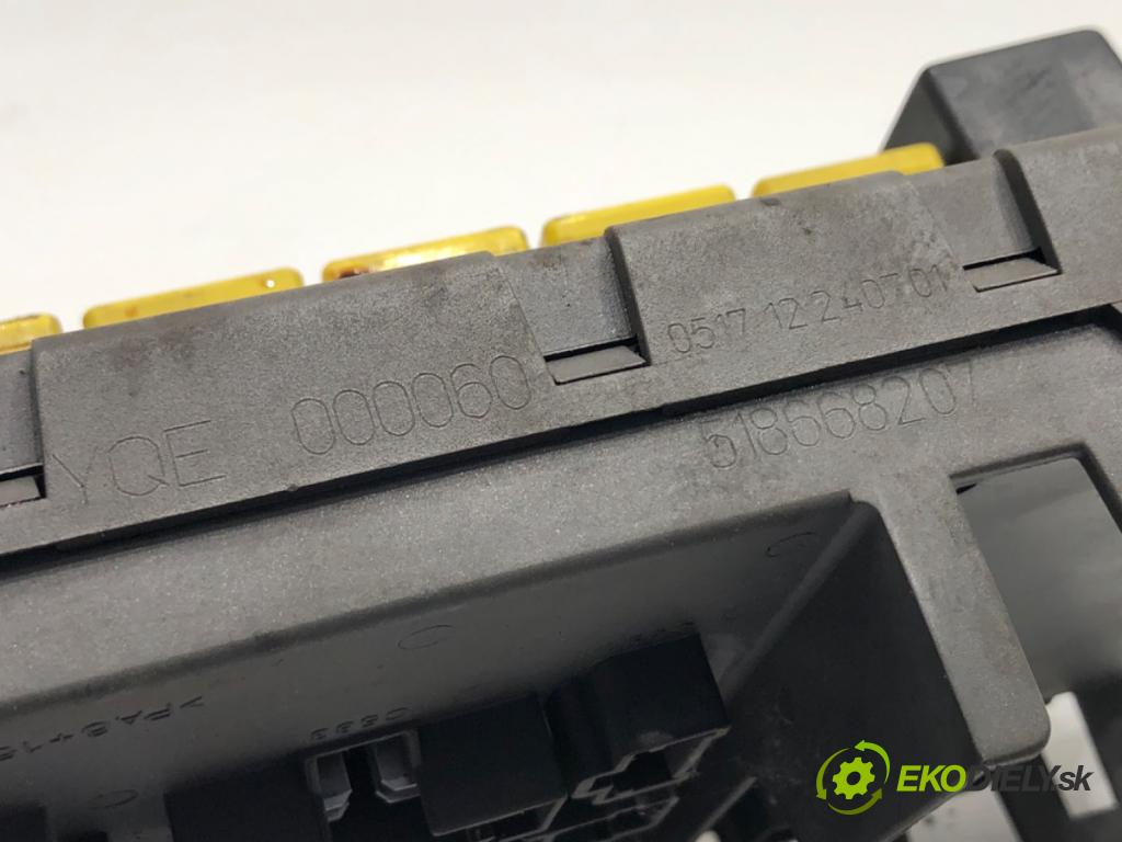 LAND ROVER FREELANDER I samochód terenowy zamknięty 2001 88 kW 1.8 i 16V 4x4 1796 skříňka poistková 53070134A (Pojistkové skříňky)