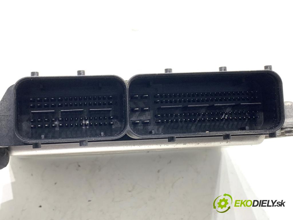 SKODA OCTAVIA III liftback 2016 81 kW 1.6 TDI 1598 řídící jednotka motora 04L907445B (Řídící jednotky)