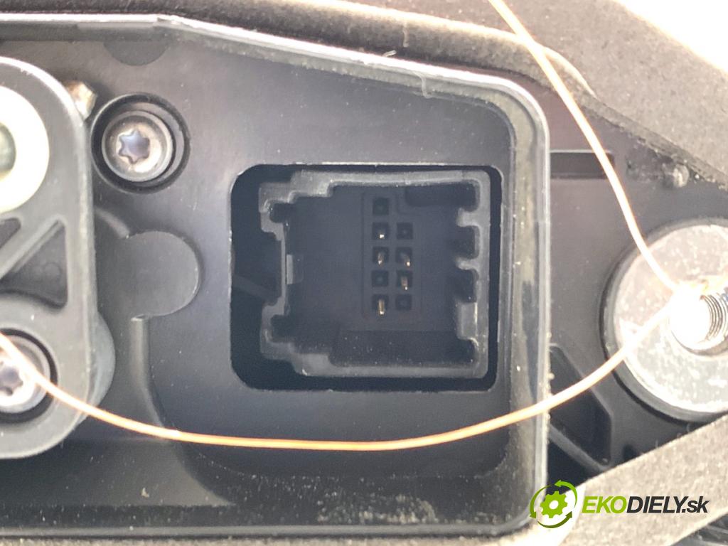 OPEL ASTRA K Kombi 2018 100 kW 1.6 CDTi (35) 1598 zámok dveře levý přední část C3039071A