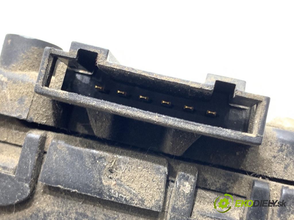 VW PASSAT B5 sedan 1999 85 kW 1.9 TDI 1896 potenciometr plynového pedálu 8D1721523 (Pedály)