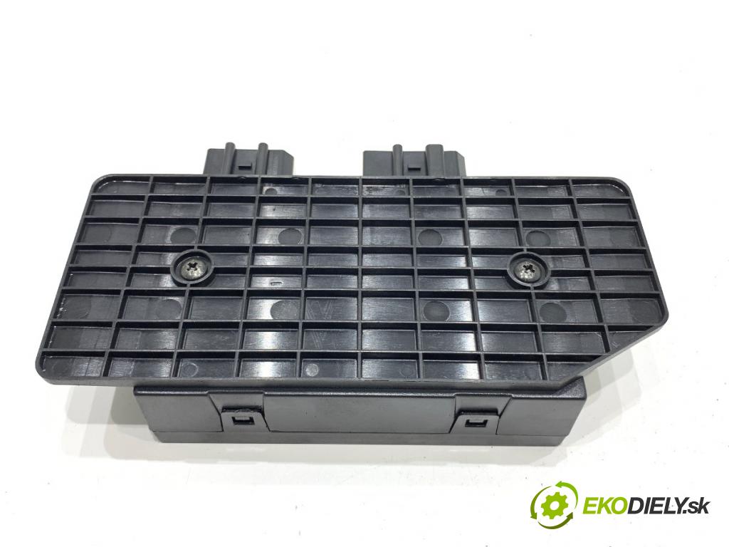 VW PASSAT B5 sedan 1999 85 kW 1.9 TDI 1896 modul komfortu 1J0959799AH (Moduly komfortu)