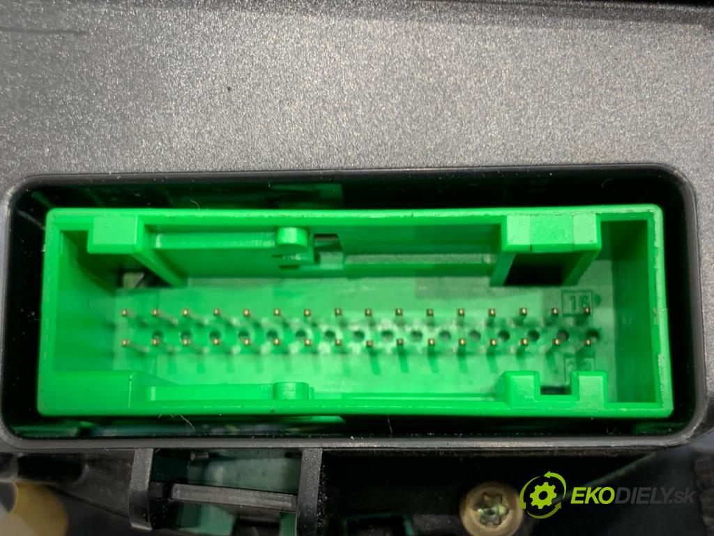 VW PASSAT B5 sedan 1999 85 kW 1.9 TDI 1896 Prístrojovka 3B0920822A (Prístrojová doska)