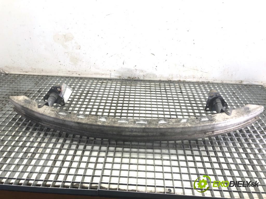 VW PASSAT B5 sedan 1999 85 kW 1.9 TDI 1896 výztuha nárazníka přední část  (Výztuhy přední)