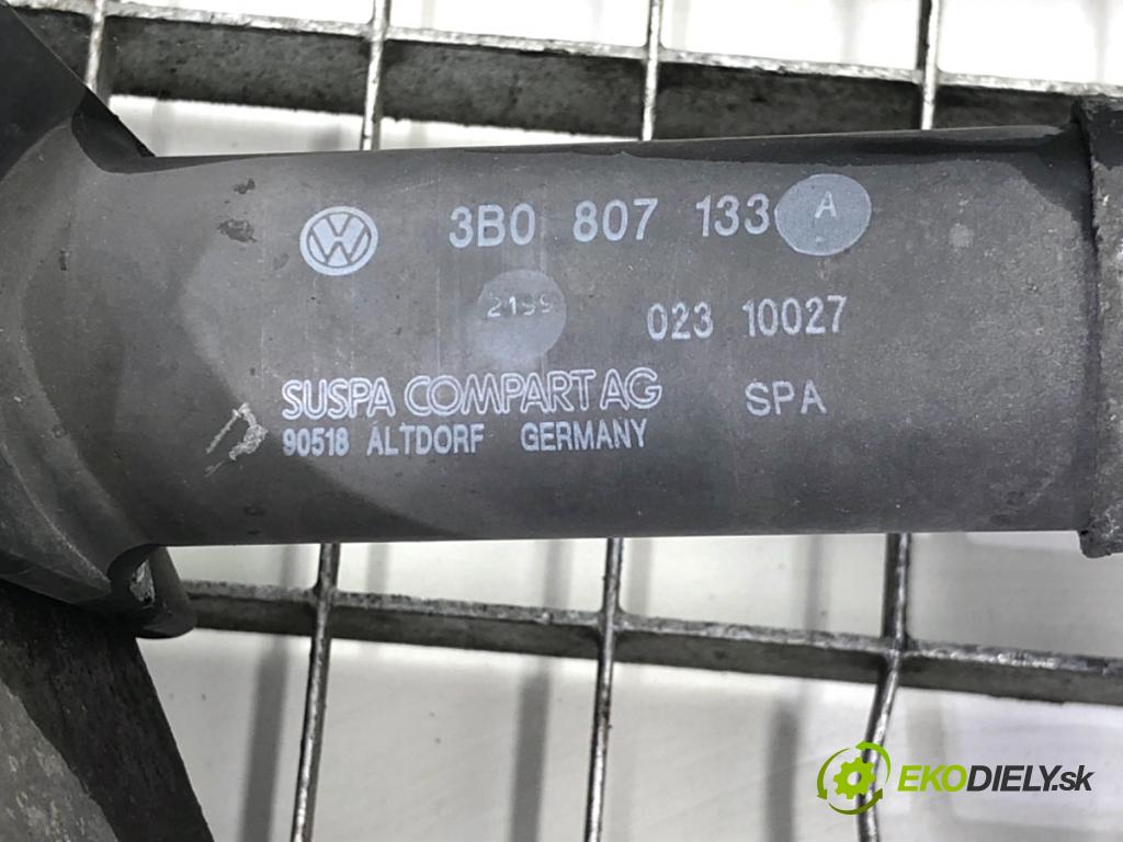 VW PASSAT B5 sedan 1999 85 kW 1.9 TDI 1896 výztuha nárazníka přední část  (Výztuhy přední)