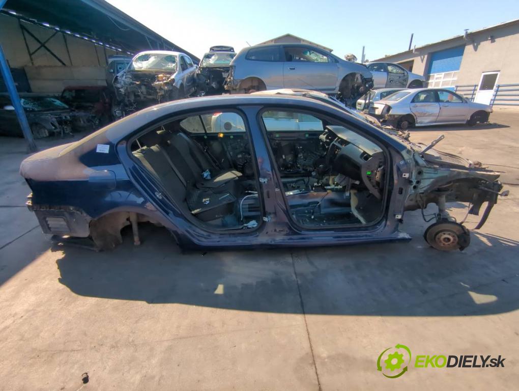 SKODA OCTAVIA III liftback 2016 81 kW 1.6 TDI 1598 KAROSERIA ČTVRŤÁK blatník zadní část levý pravý práh střecha PODŁUŻNICA levý pravý