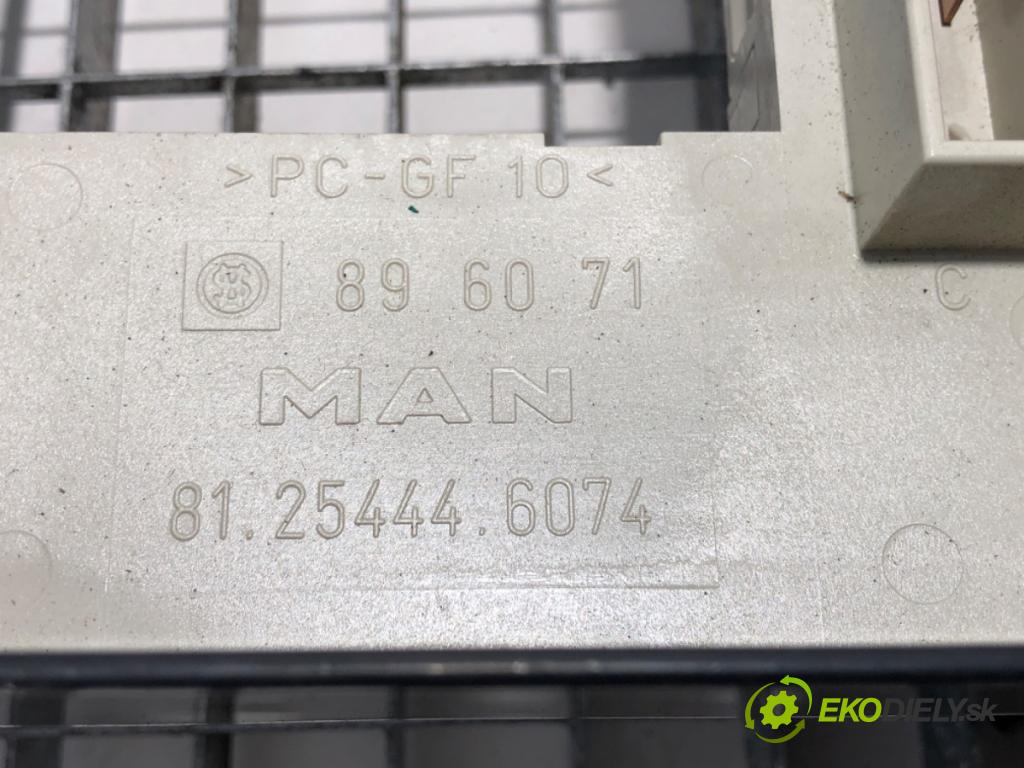 MAN TGX I Pojazd komunalny 2016 324 kW 18.440 324 kW [441 KM] olej napędowy 2012 - 2022 12419 skříňka poistková 81254446074 (Pojistkové skříňky)