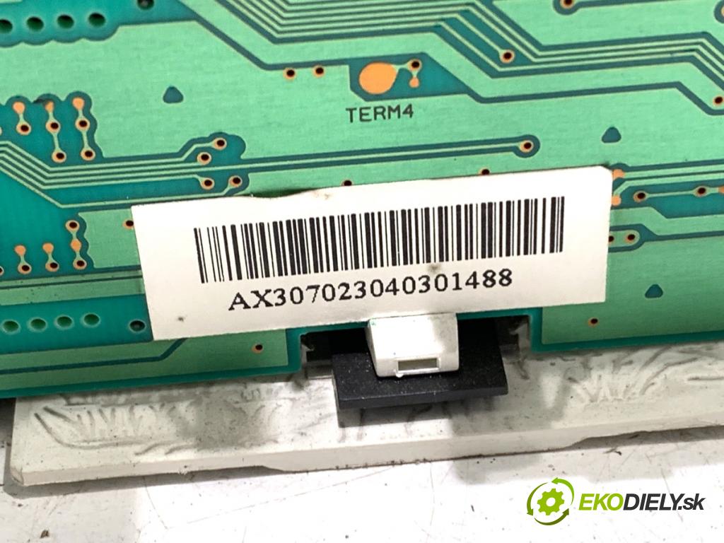 NISSAN MICRA K12 liftback 2003 48 kW 1.5 dCi 1461 Prístrojovka  (Prístrojová doska)