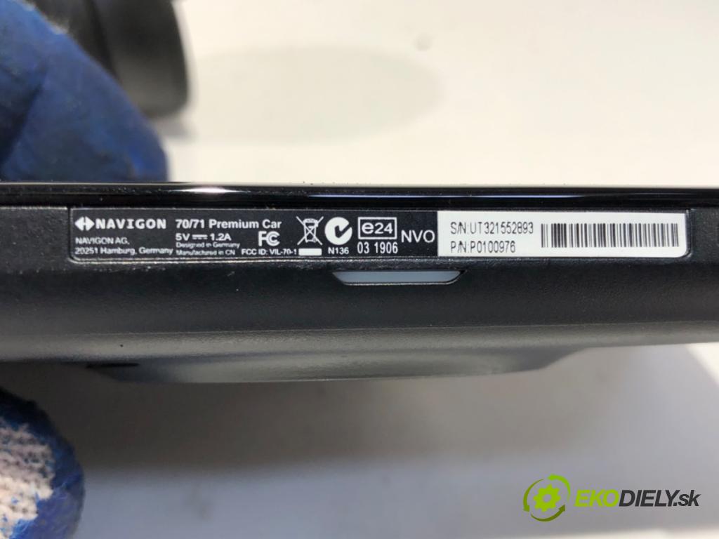 VW UP! liftback 2012 55 kW 1.0 999 Dislpej Navigácia 1S0035936A (Prístrojová doska)