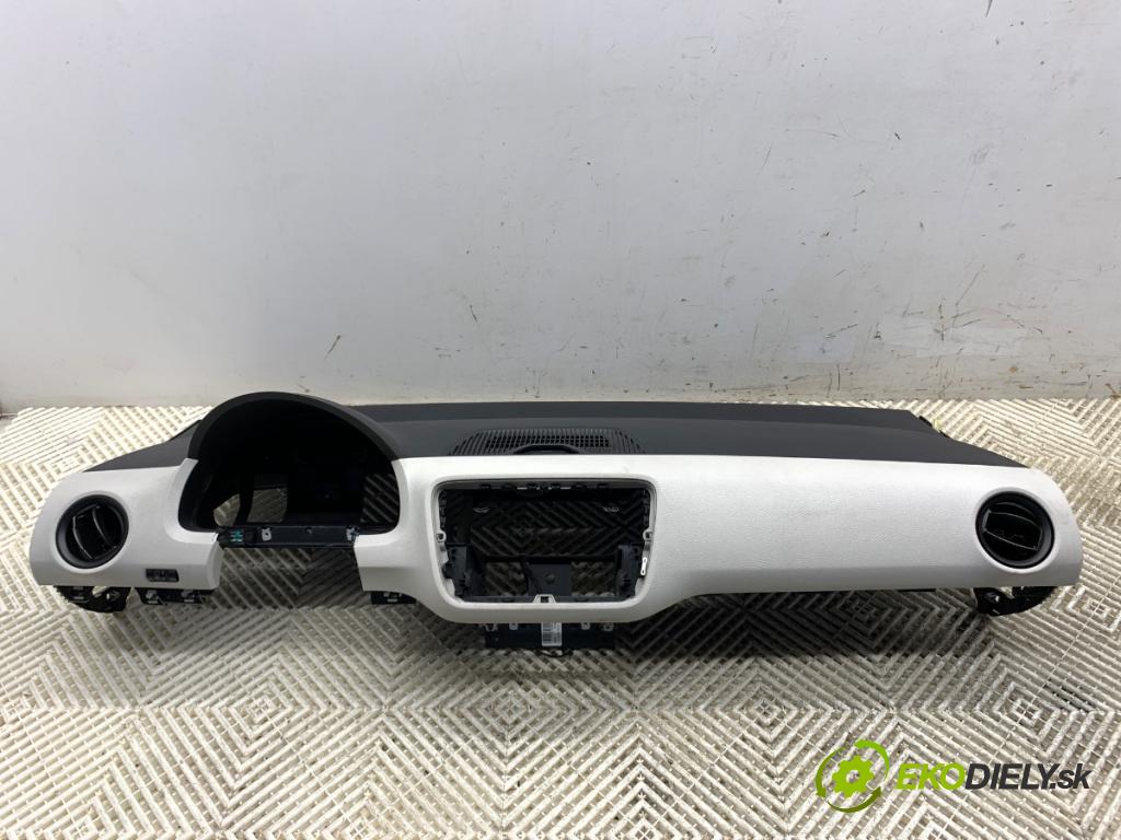 VW UP! liftback 2012 55 kW 1.0 999 Palubná doska  (Palubná doska)