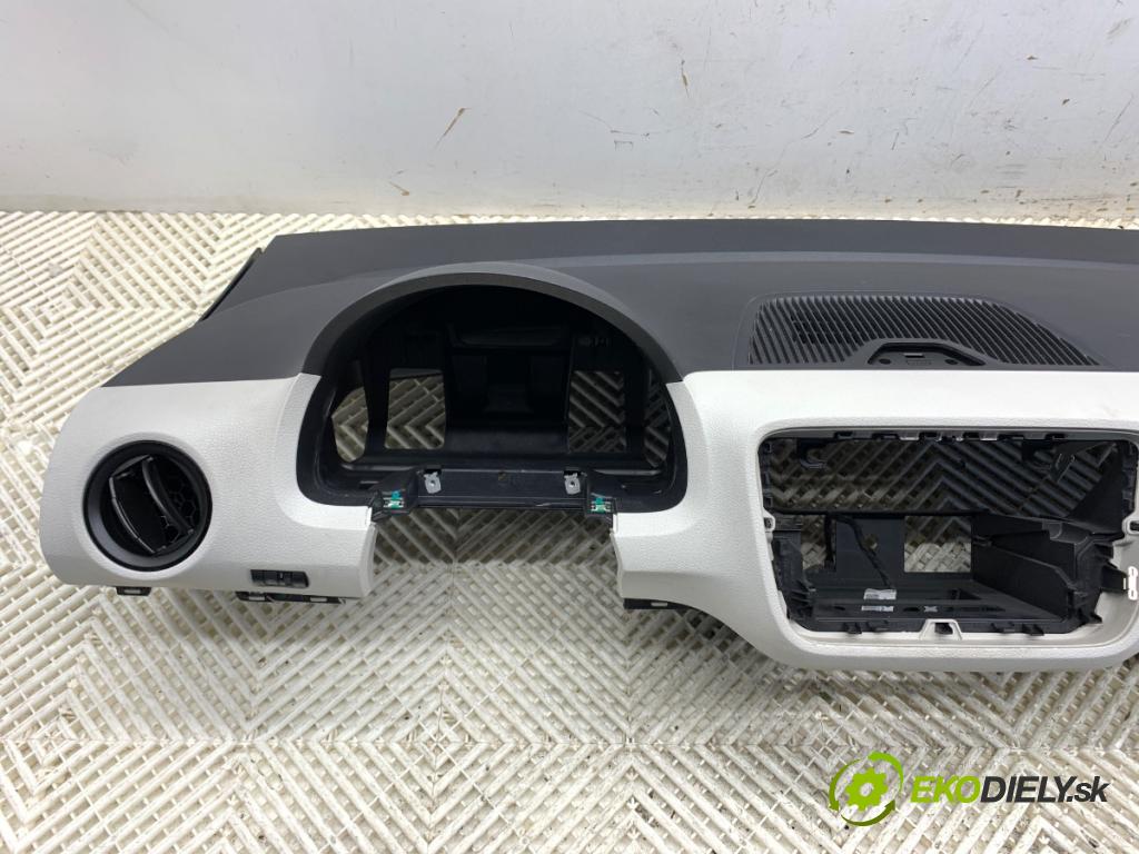 VW UP! liftback 2012 55 kW 1.0 999 Palubná doska  (Palubná doska)