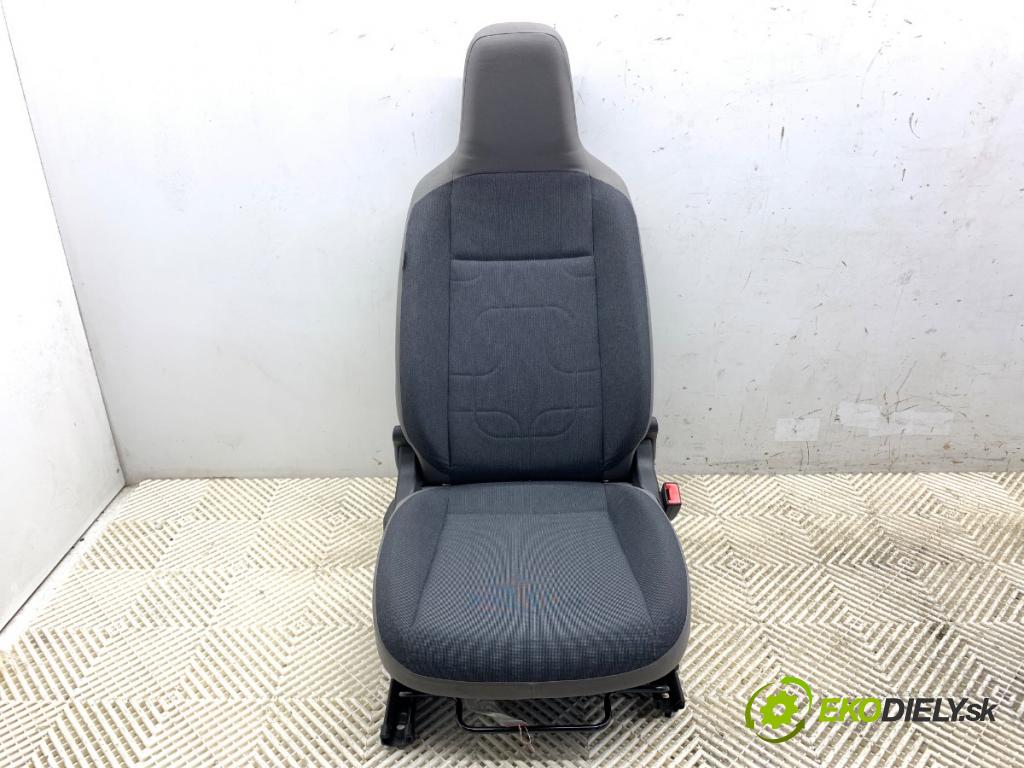 VW UP! liftback 2012 55 kW 1.0 999 Sedadlo pravy predný 